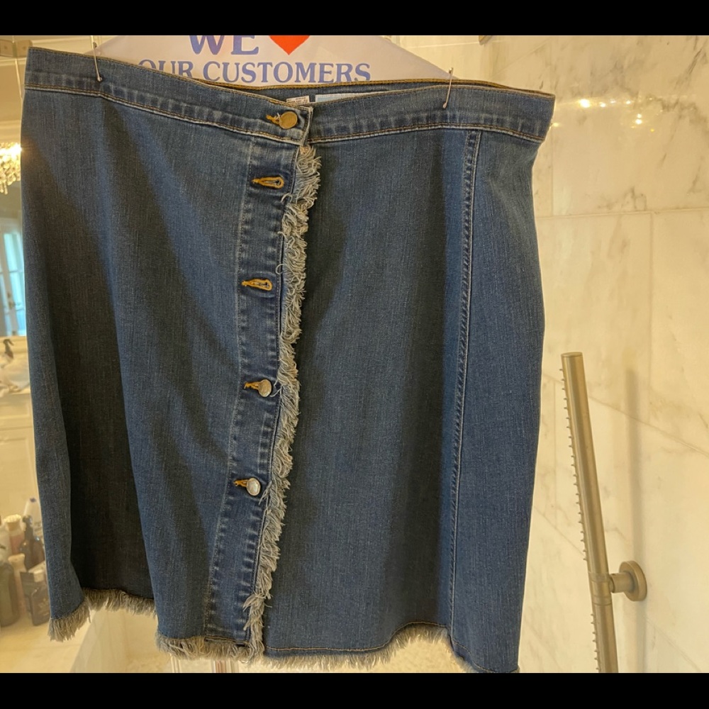 Denim DRaper James Fray Button Skirt - Picture 4 of 4